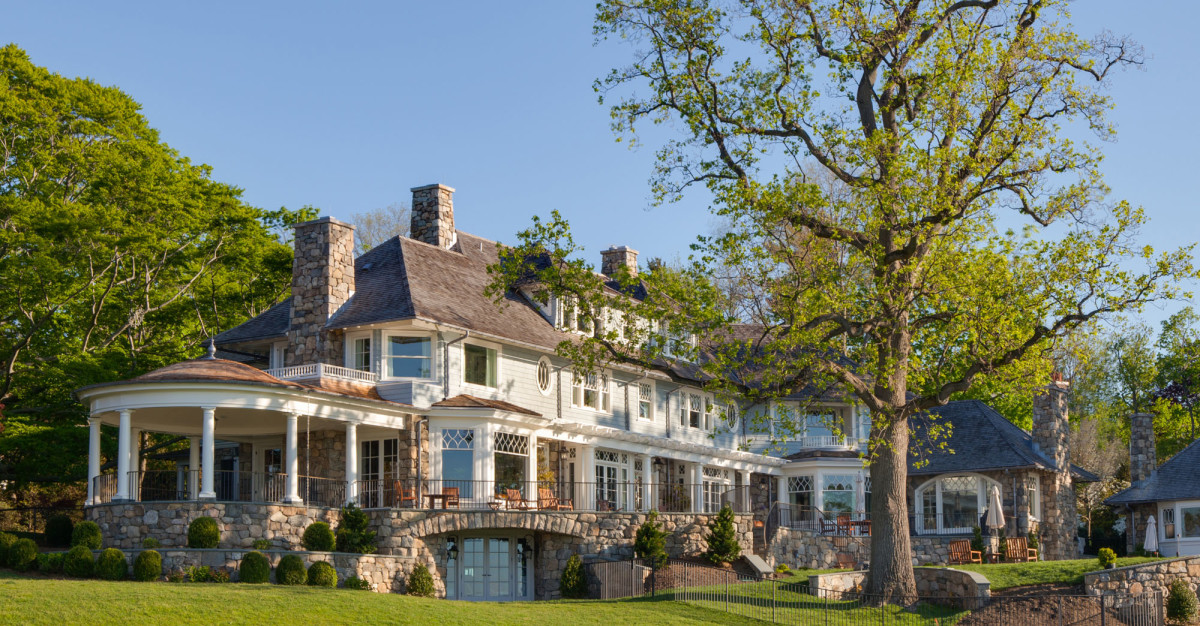 Vanderhorn Architects-Designed Shingle Style Gets Starring Role in