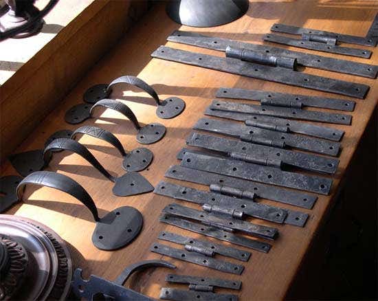 old-smithy-shop-hinges.jpg