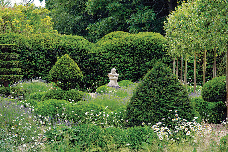 topiary_sculpture_pleached_hedging_britt_willoughby_dyeramgd.png