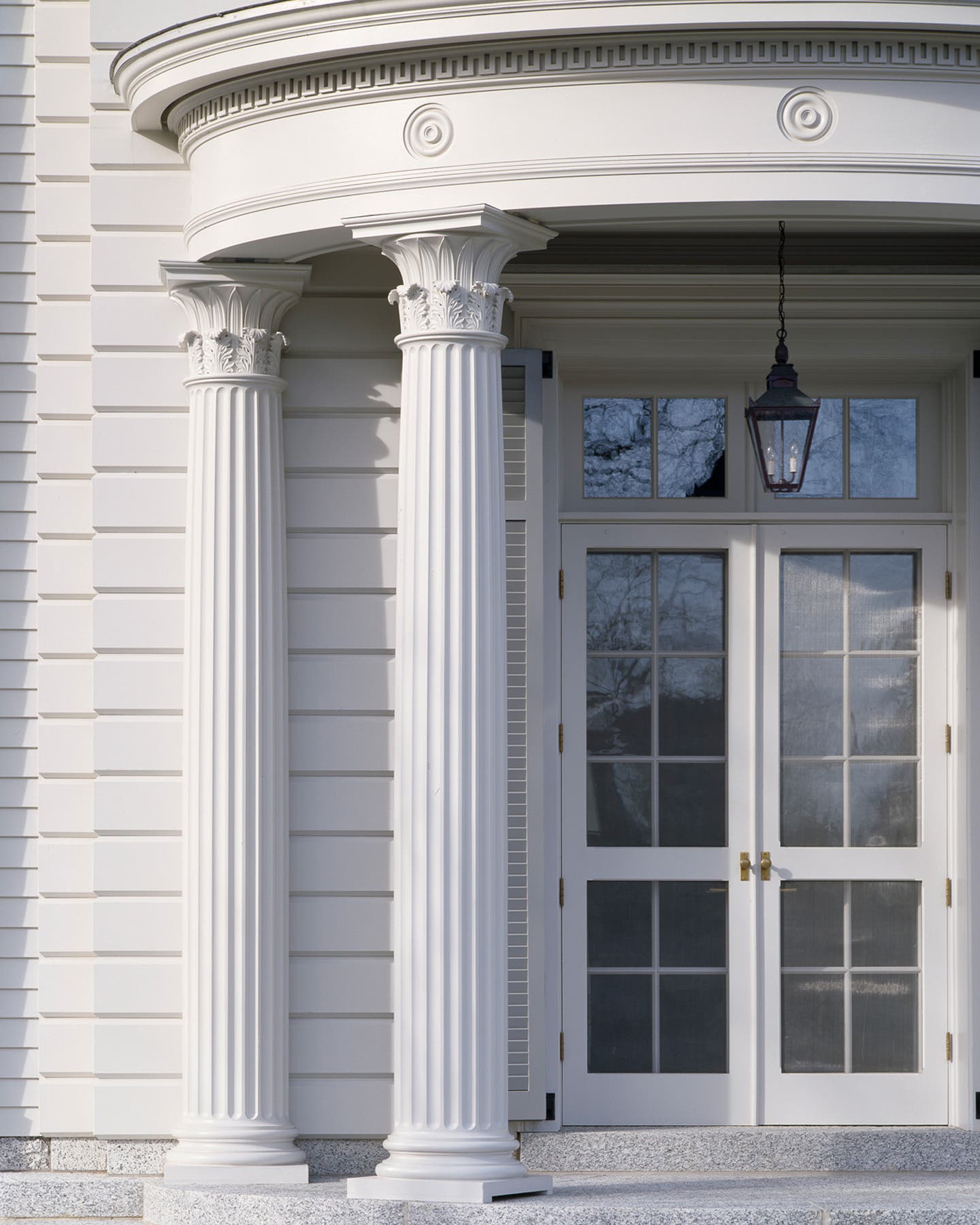 4-ppa_southfacadeellipticalporch_credit_brian-vanden-brink.jpg