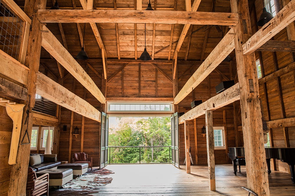 06_barn_interior.jpg