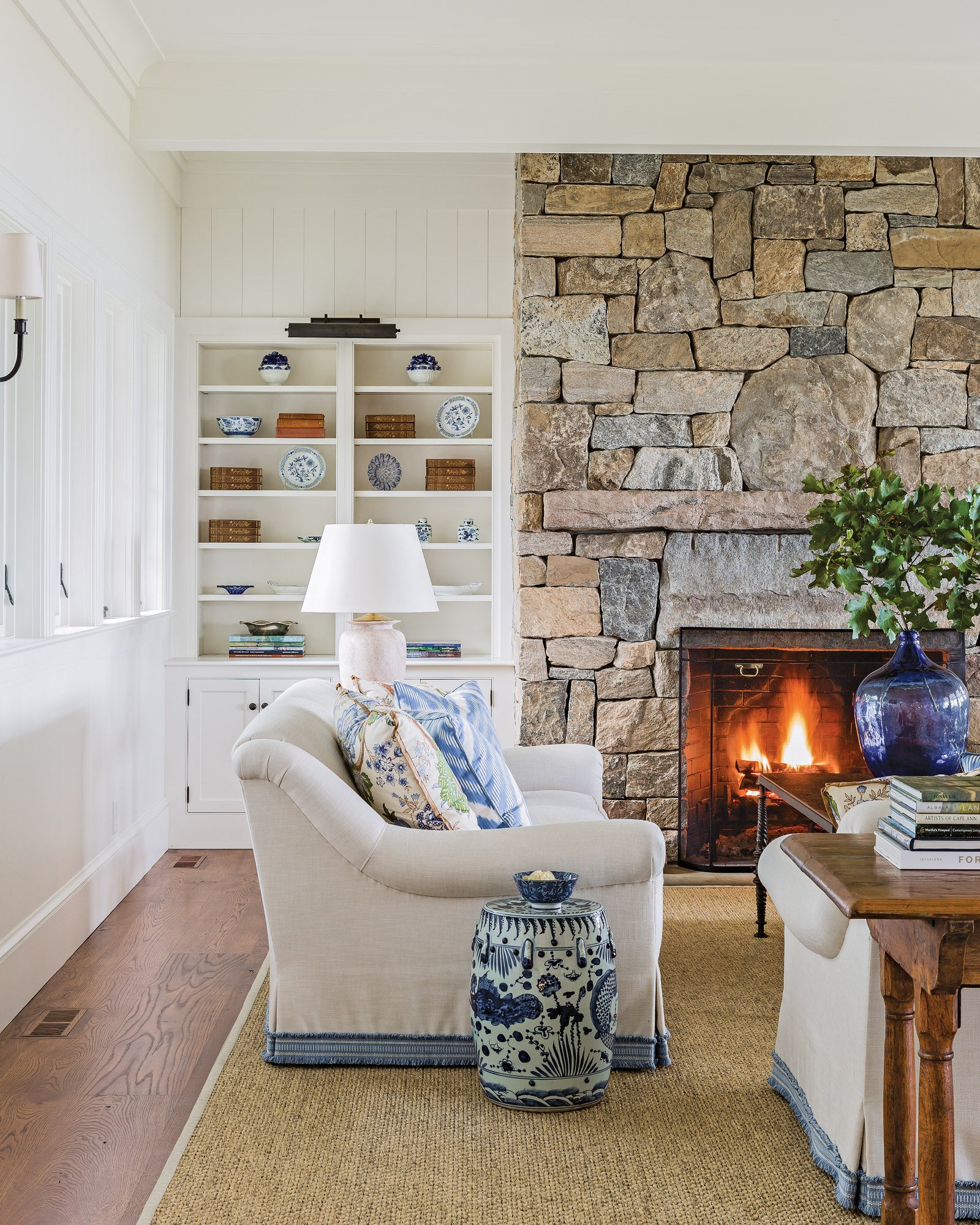 06_harborview_living-room.jpg