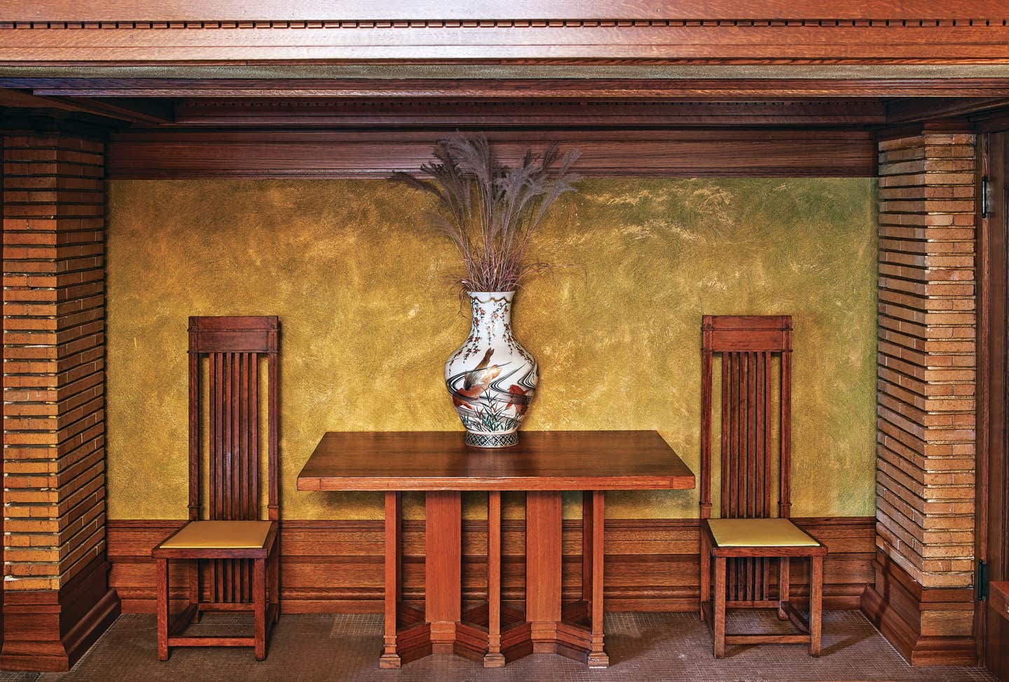 5-henrich_martin-house-int-table-and-chairs.jpg