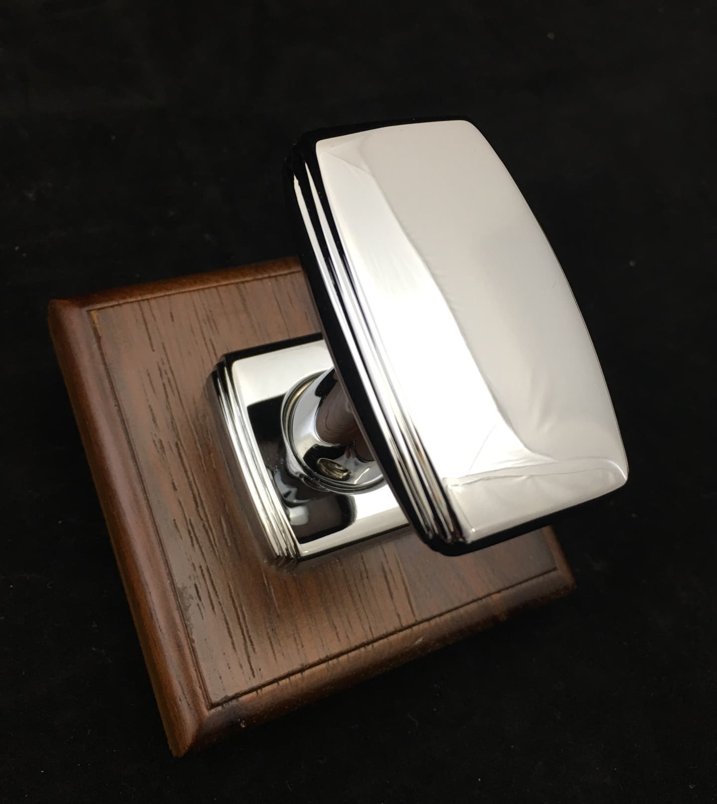 vm-art-deco-knob-on-rose.jpg