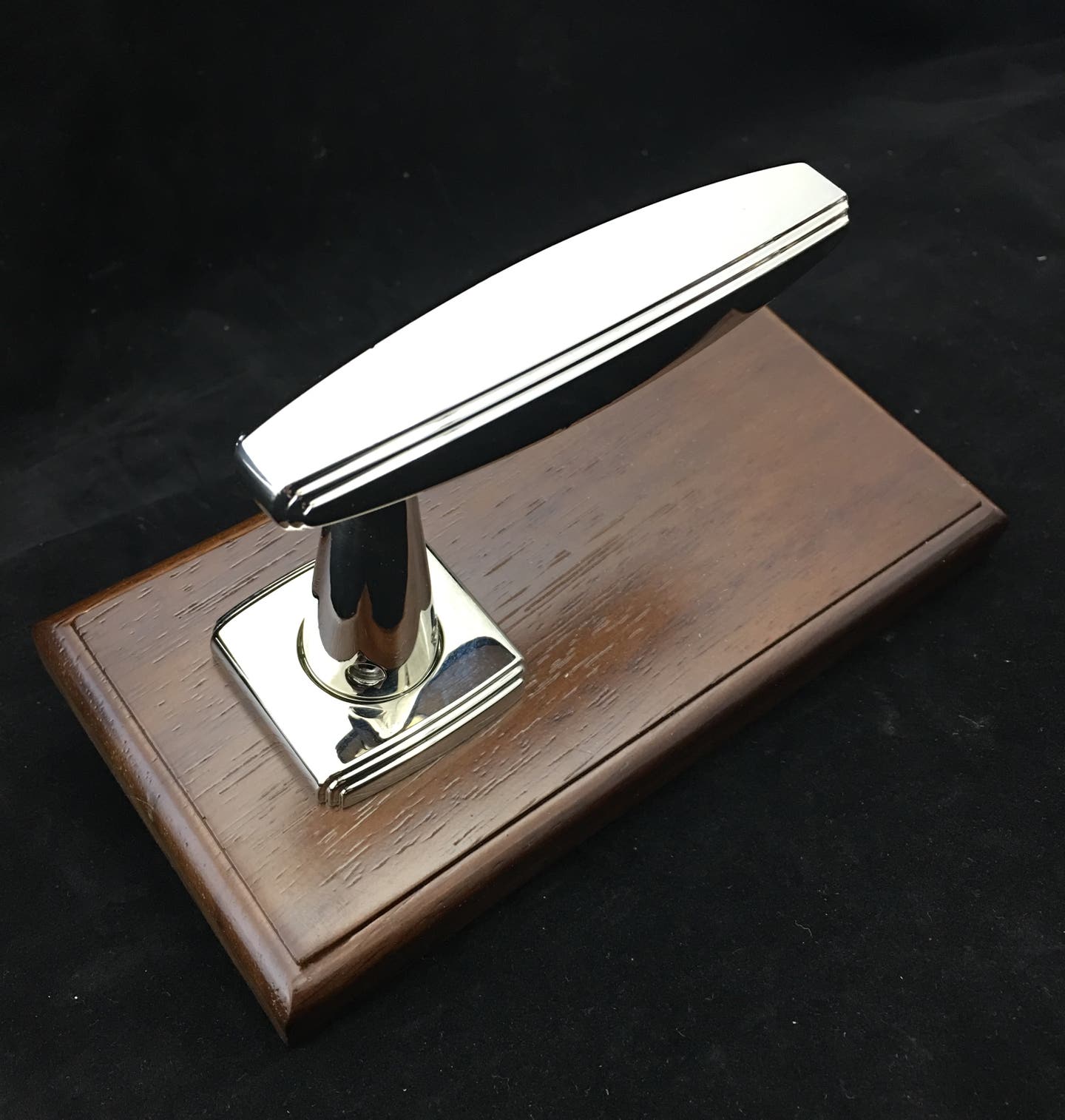 vm-art-deco-lever-on-rose.jpg