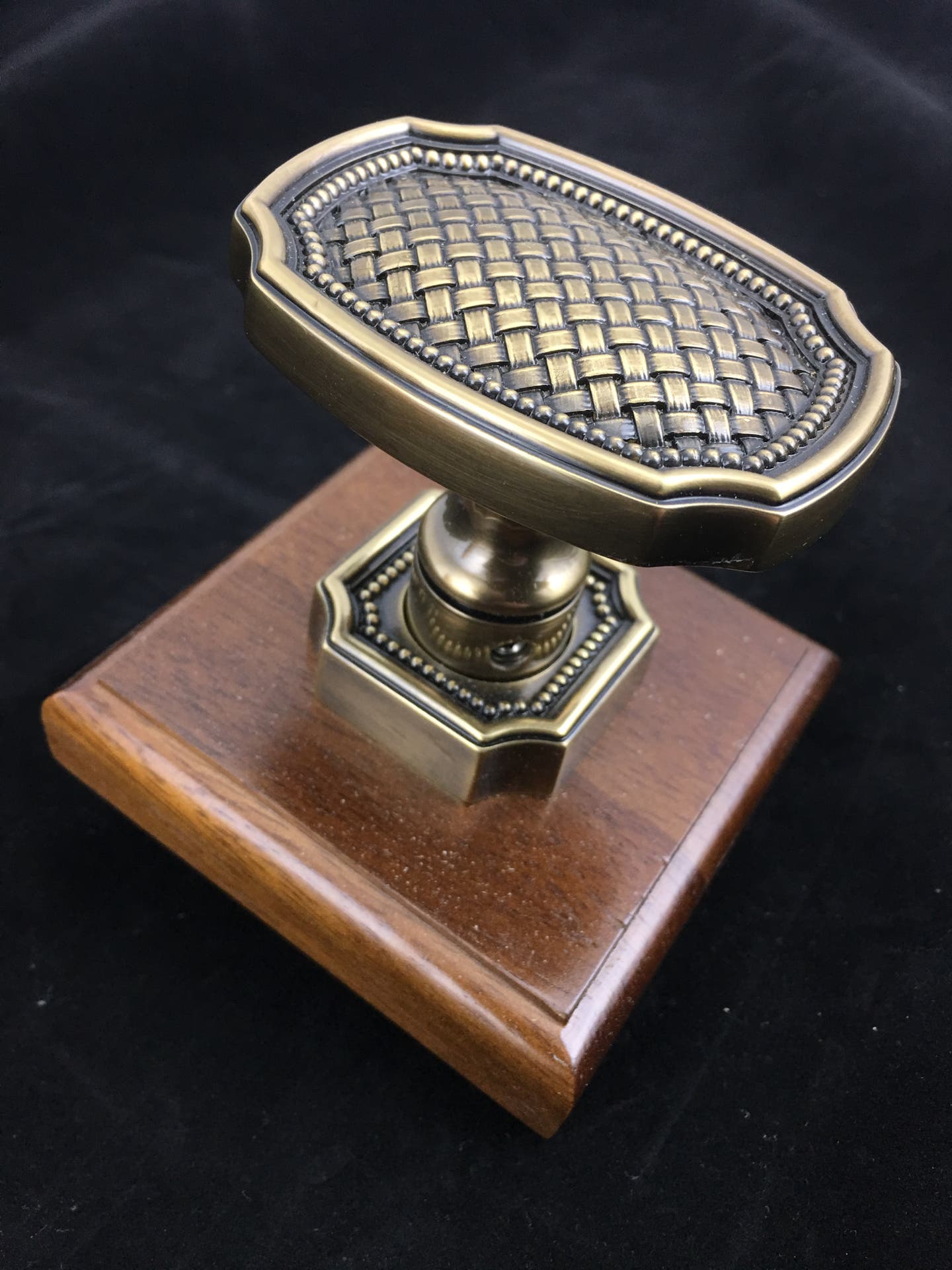 vm-weave-knob-on-rose-2.jpg