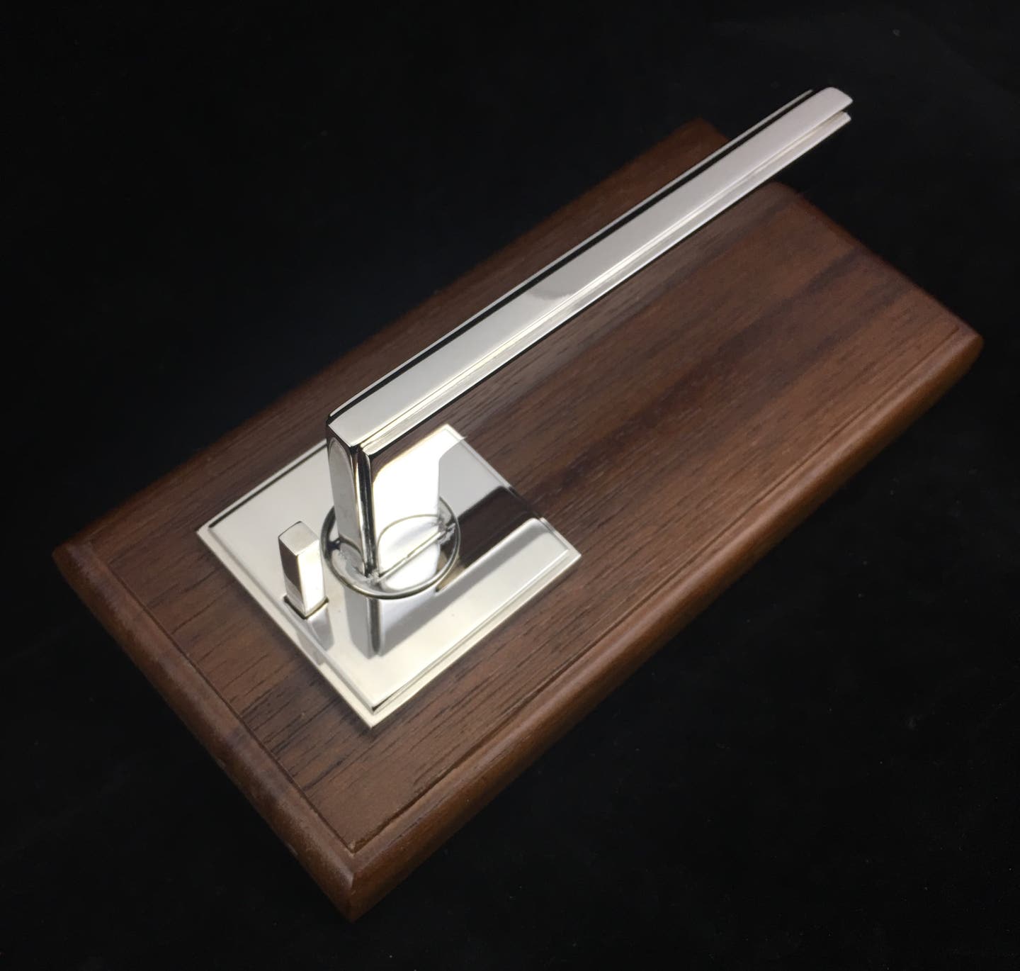 vm-toronto-lever.jpg