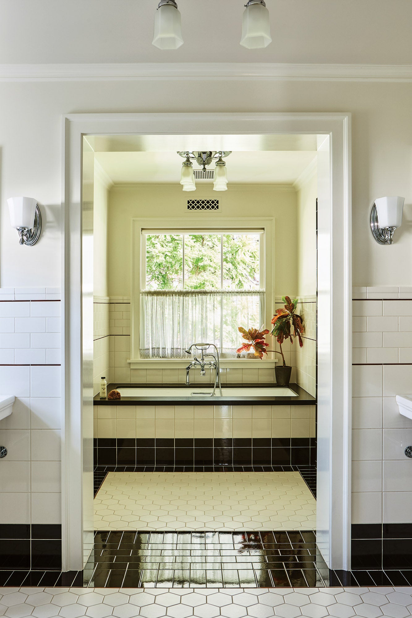 08-master-bath.jpg