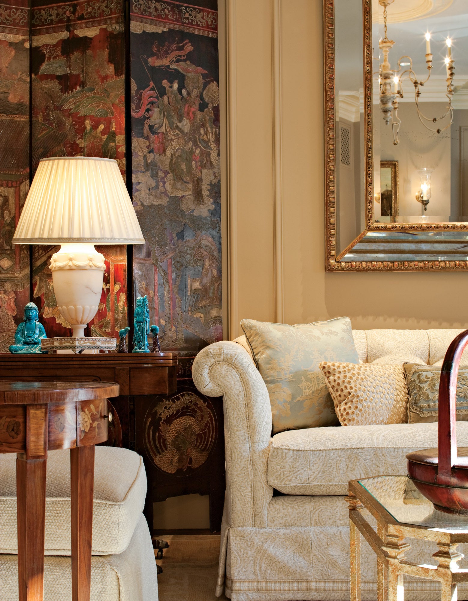 ne_home_beaconhill_living-room--2.jpg