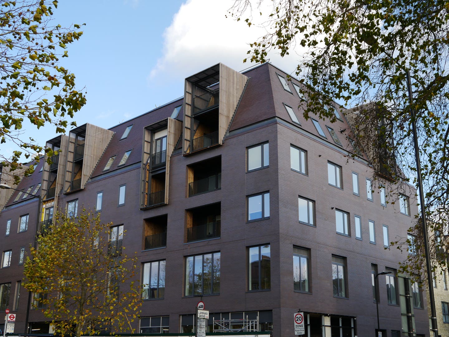 2-northern-roof-tiles-ketley-brick--brown-brindle-bricks-and-blue-brindle-roof-tiles-stamford-hill-7.jpg