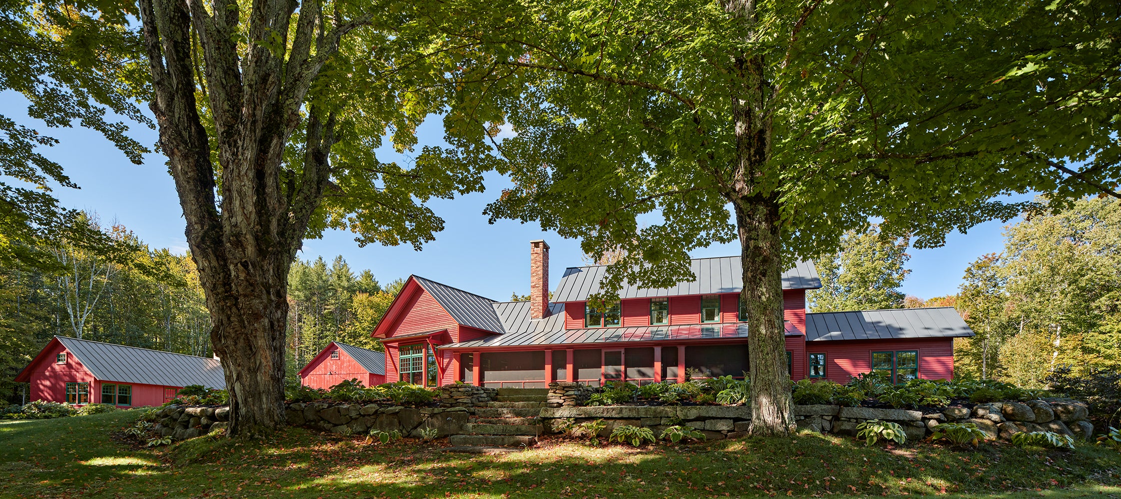 pond_farm_05_east_side_facing_the_pond_with_original_maple_trees.jpg