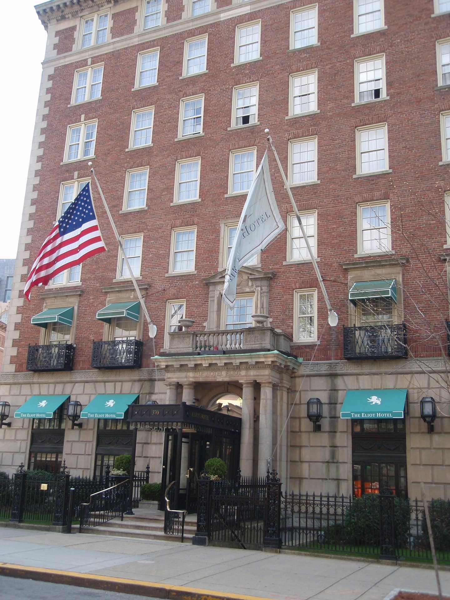 eliot-hotel-2-innerglass.jpg