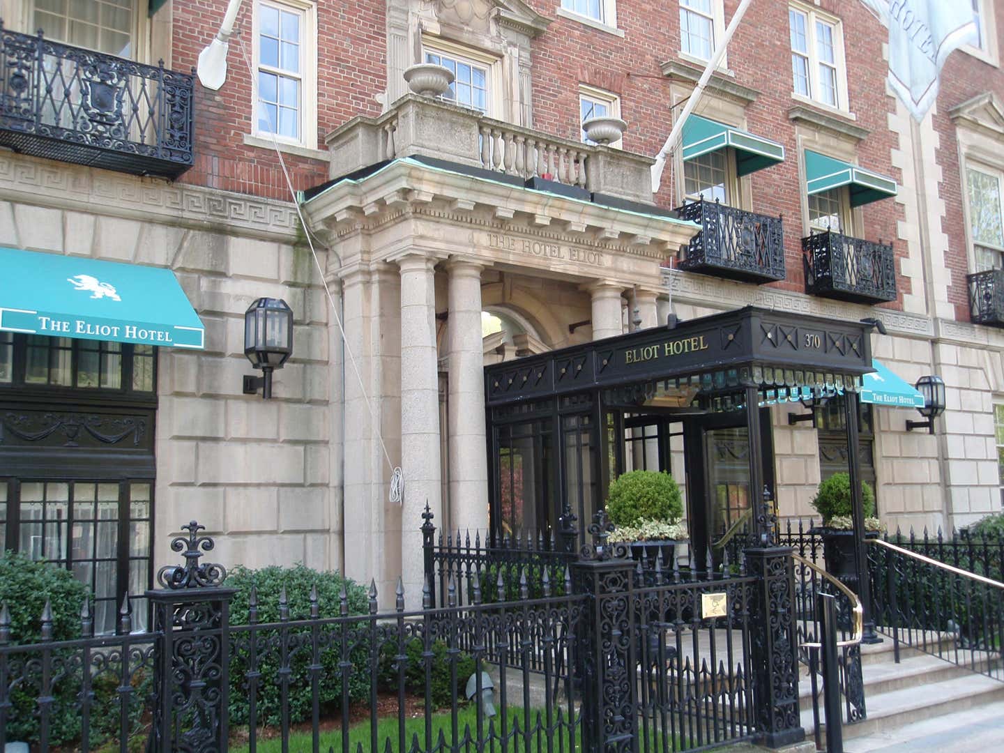 eliot-hotel-innerglass.jpg