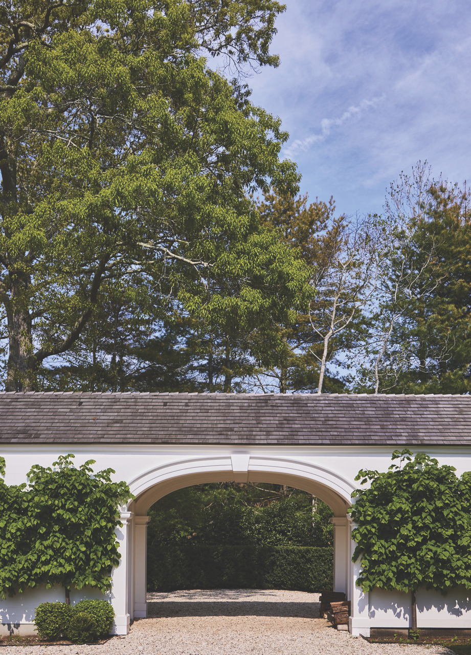 east_hampton-03-porte-cochere-large.png