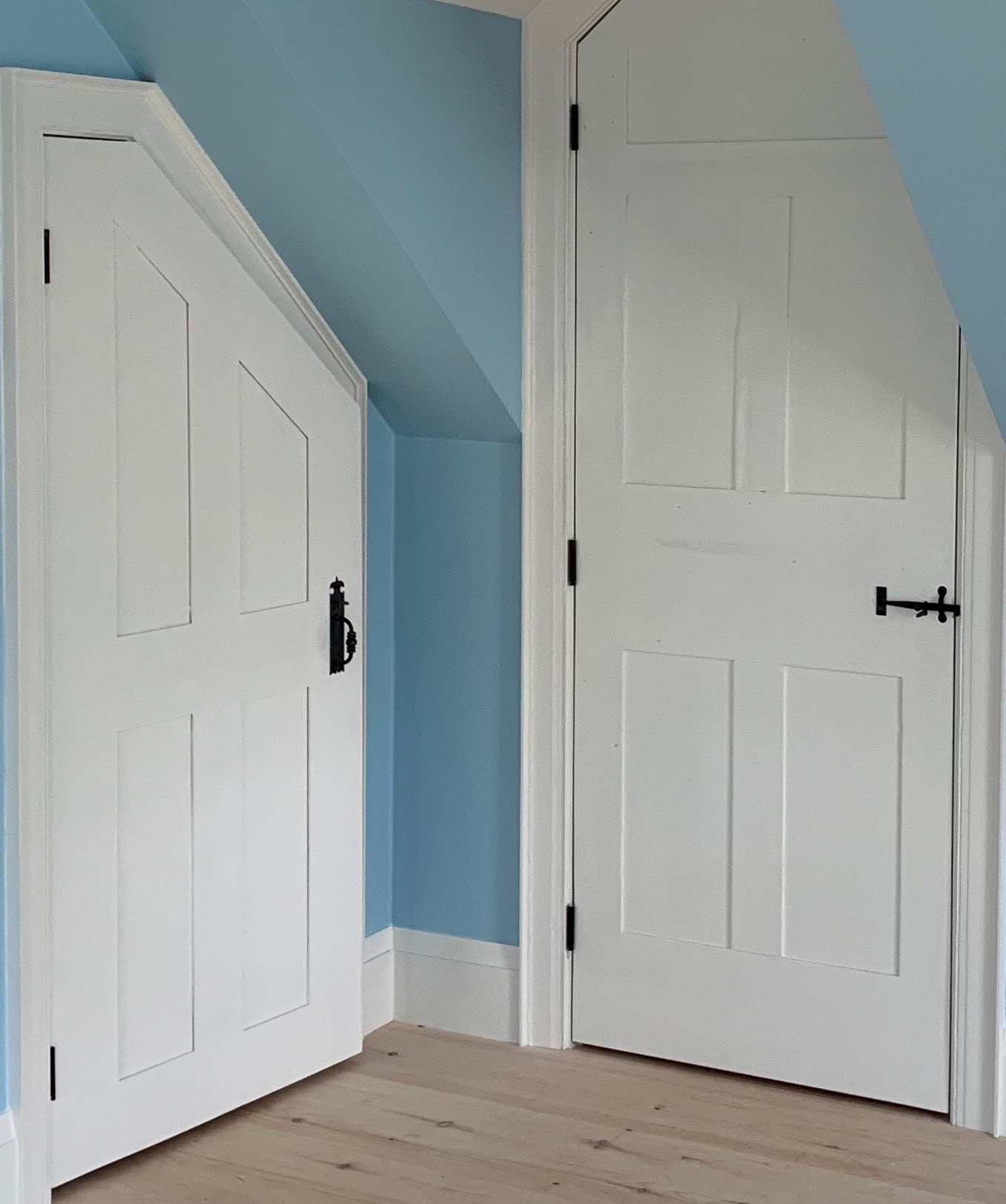 historic-housefitters-hand-forged-interior-norfolk-thmblatch-set.png